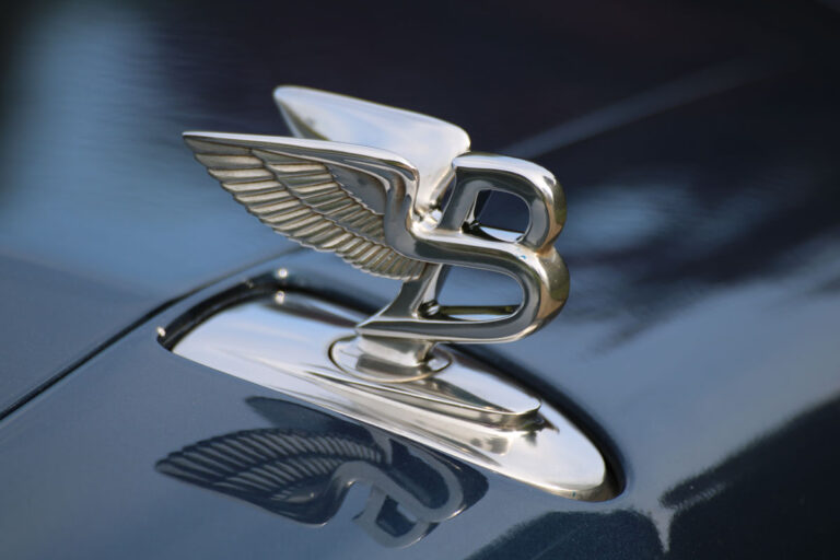 Wedding Car Hire, Dorset, Bentley Arnage wedding car, Windsor Blue Bentley, luxury wedding car Dorset, chauffeur-driven Bentley hire, elegant bridal car, Wedding Cars Dorset, wedding car Dorset, wedding car Somerset, wedding car Hampshire, wedding car Wiltshire, modern classic wedding car, Bentley wedding vehicle hire, premium wedding transport UK